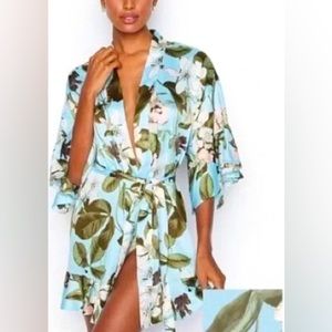 Victoria’s Secret Flounce Satin Robe Kimono and matching Cami XS/S